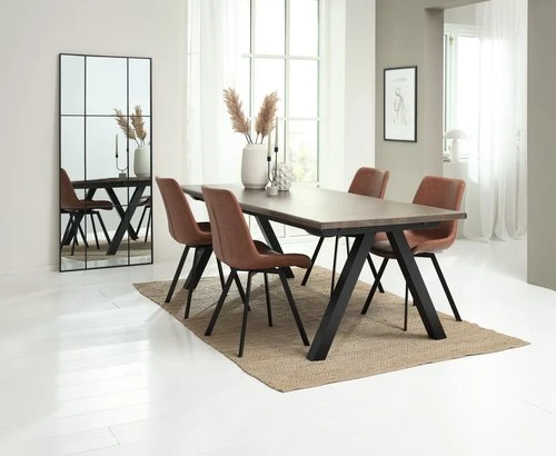 SANDBY L210 Table Chêne Foncé + 4 HYGUM Chaises Cognac 3 SANDBY L210 Table Chêne Foncé + 4 HYGUM Chaises Cognac – Image 3